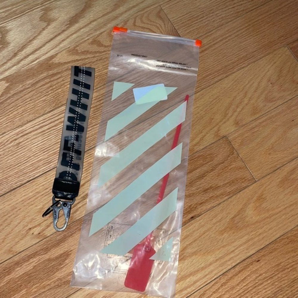 Off White Keychain - Picture 8 of 8